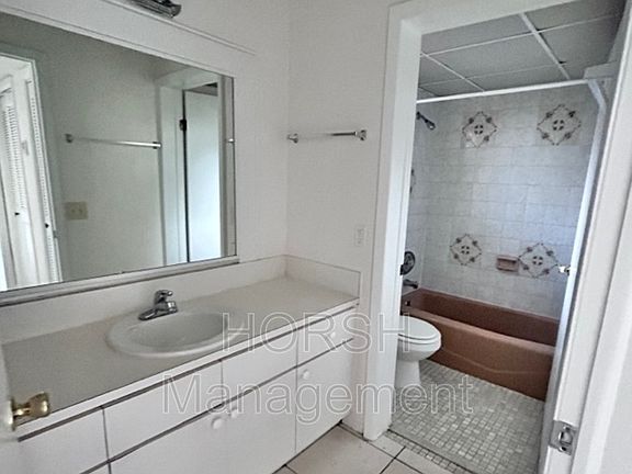 4th image of 525 NW 72nd Ave #204