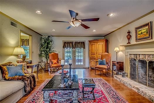2nd image of 4607 Peachtree Ln