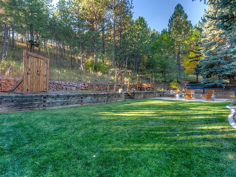 1425 Burns Dr — Photo 16