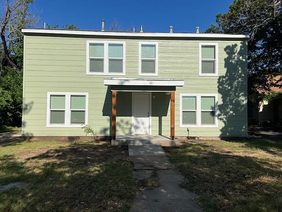 1118 1/2 Amarillo St