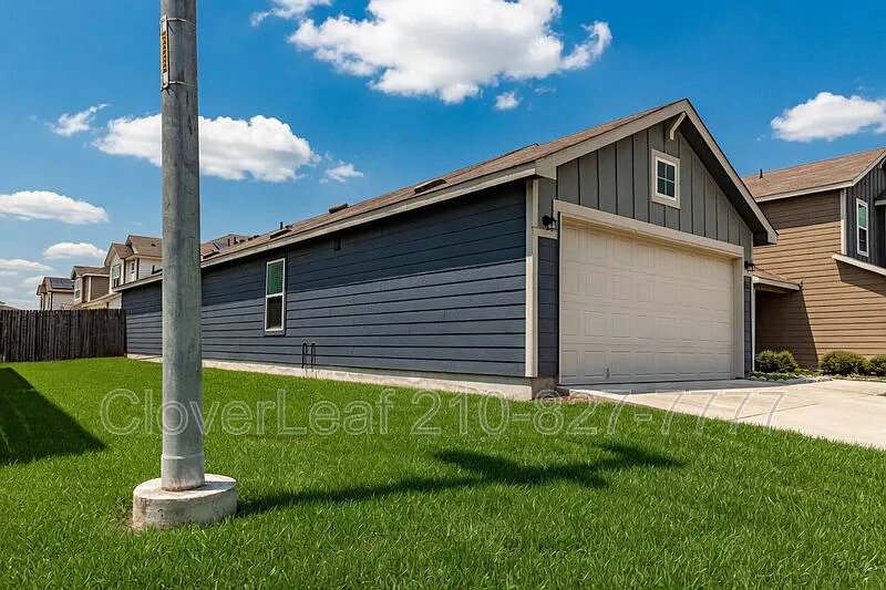 3 bed, 2.0 bath, 1510 sqft, $1,557 — Photo 2