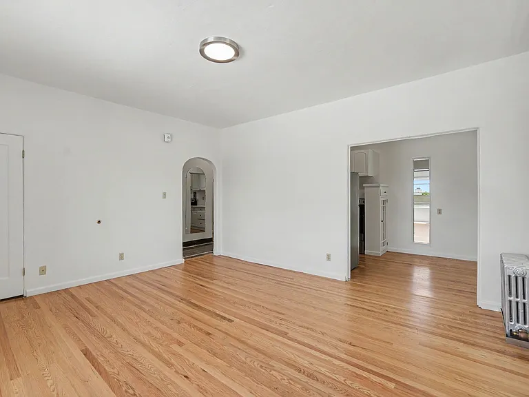 611 E 20th St #202 — Photo 12