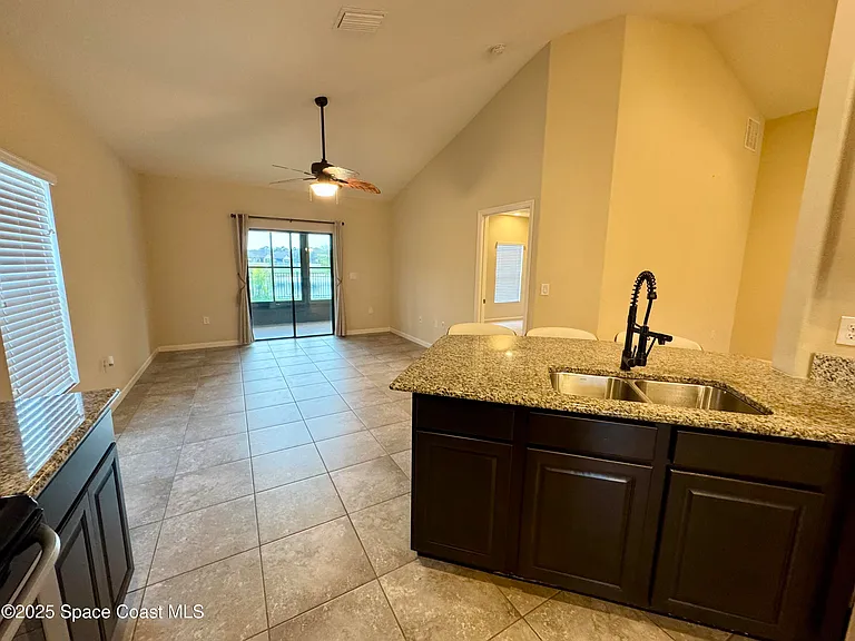 590 Trymore Dr SE — Photo 7