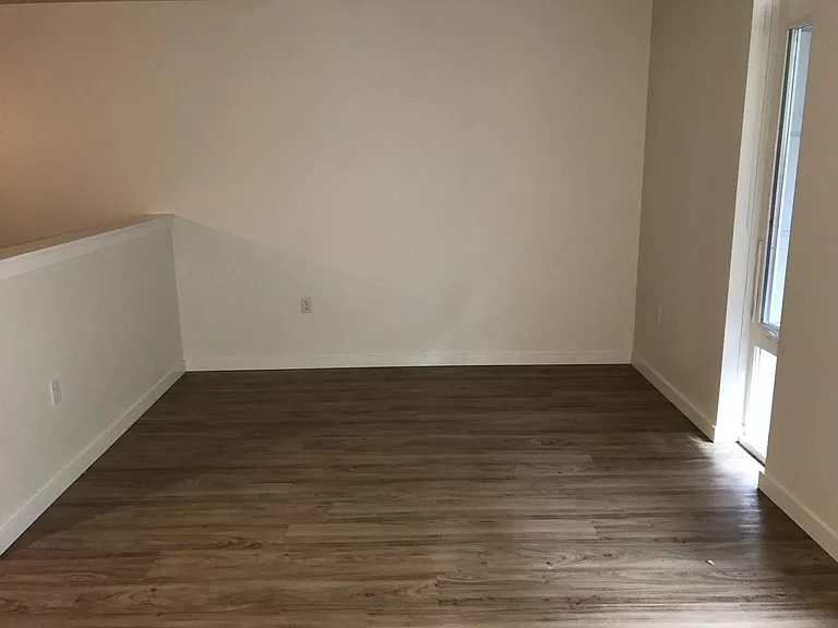 418 Bellevue Ave E — Photo 34