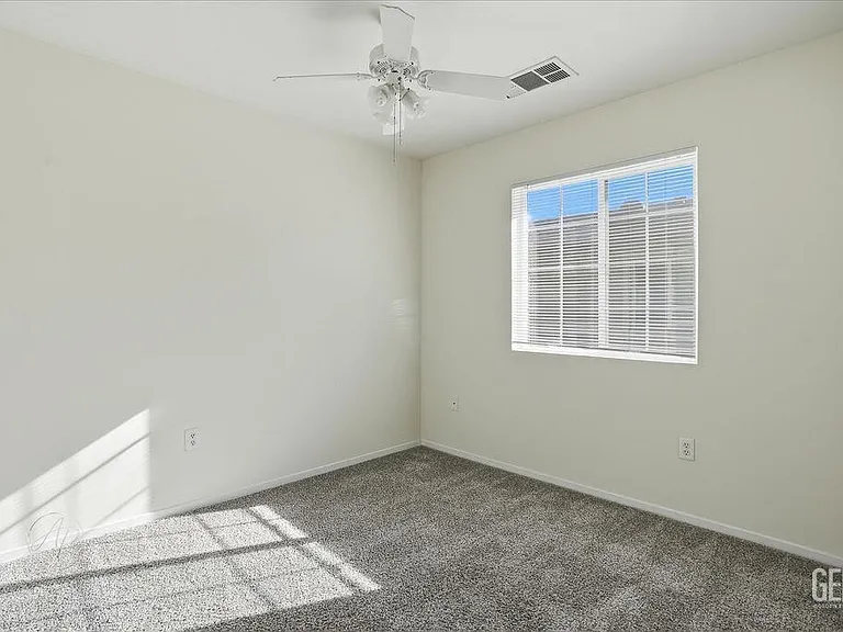 600 E Hosking Ave #10 — Photo 26