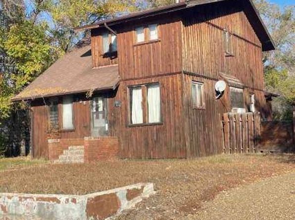 208 Dawson St, Wolf Point, MT 59201