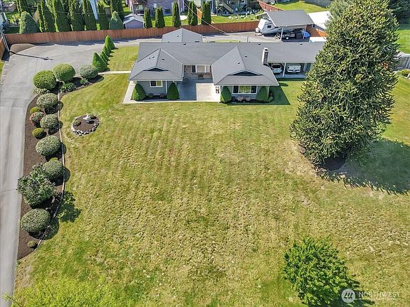 4th image of 21704 88th Drive NE