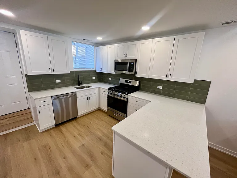 949 N Damen Ave #CH1 — Photo 2