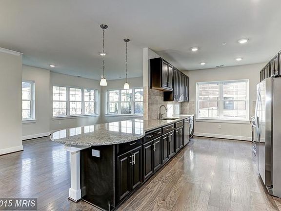 4th image of 2905 Bleeker St Unit 105