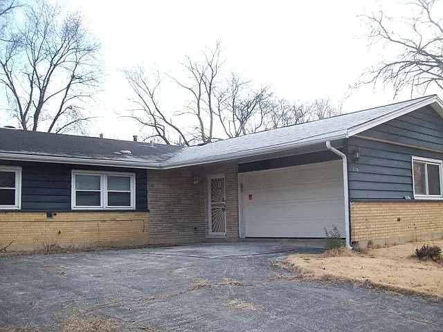 2726 Larkspur Ln photo 1