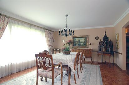 4th image of 2S583 Avenue Chateaux E