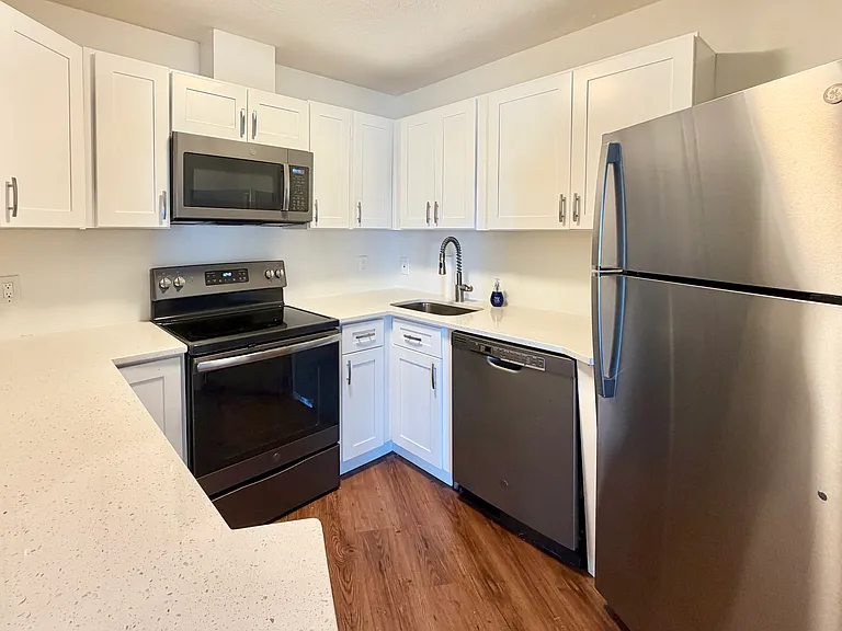 677 Quincy Shore Dr #307 — Photo 3