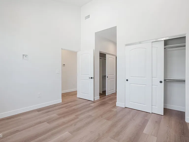 136 N Oakview Dr #103 — Photo 22