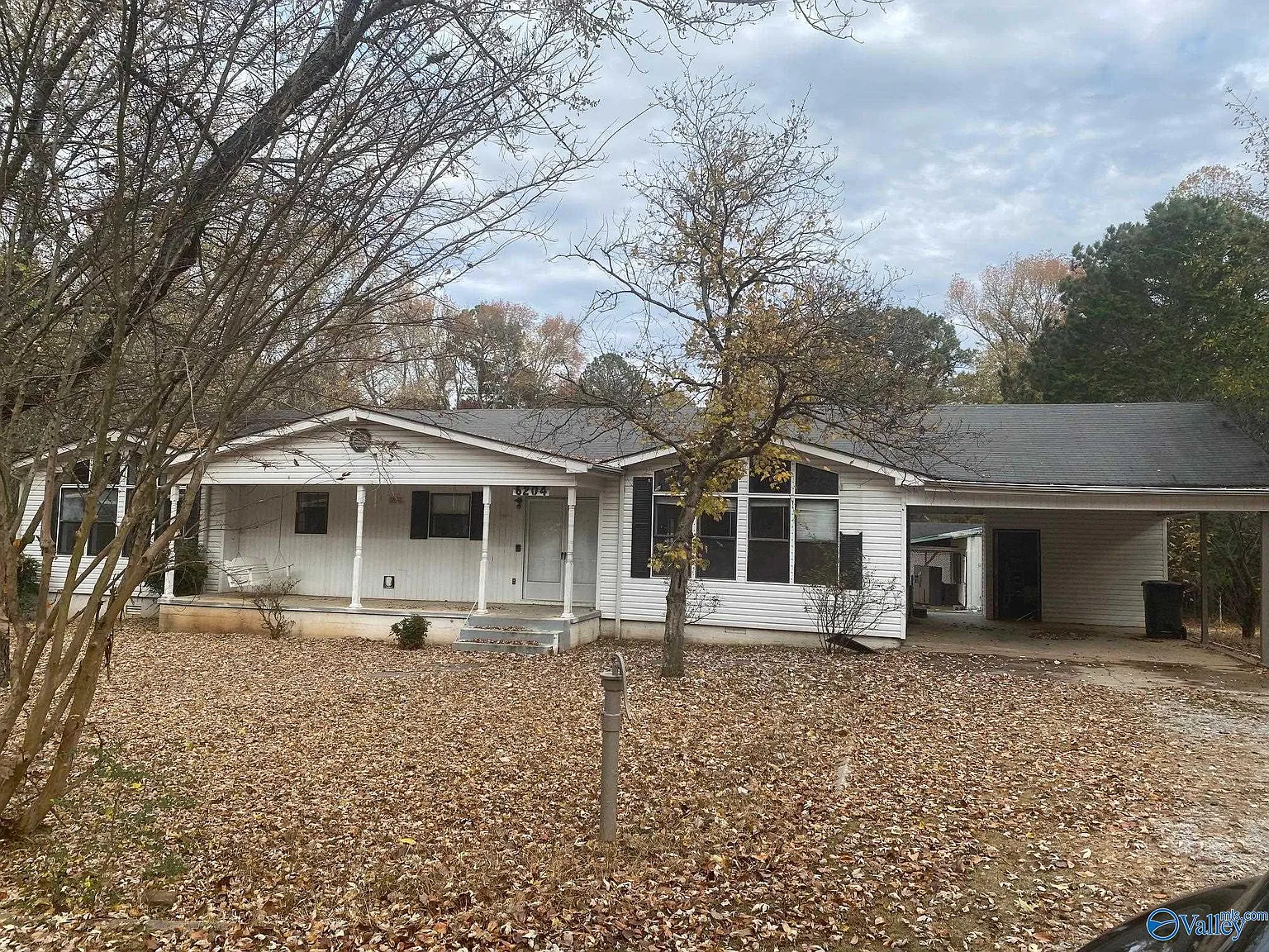 3 bed, 2.5 bath, 2400 sqft, $1,350 — Photo 1