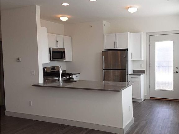 4th image of 3402 Village Dr
