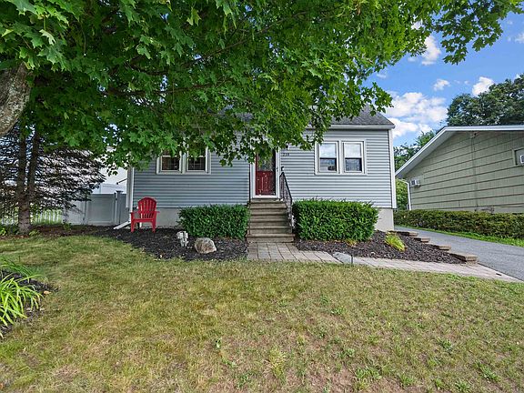 2nd image of 219 Rhode Island Avenue