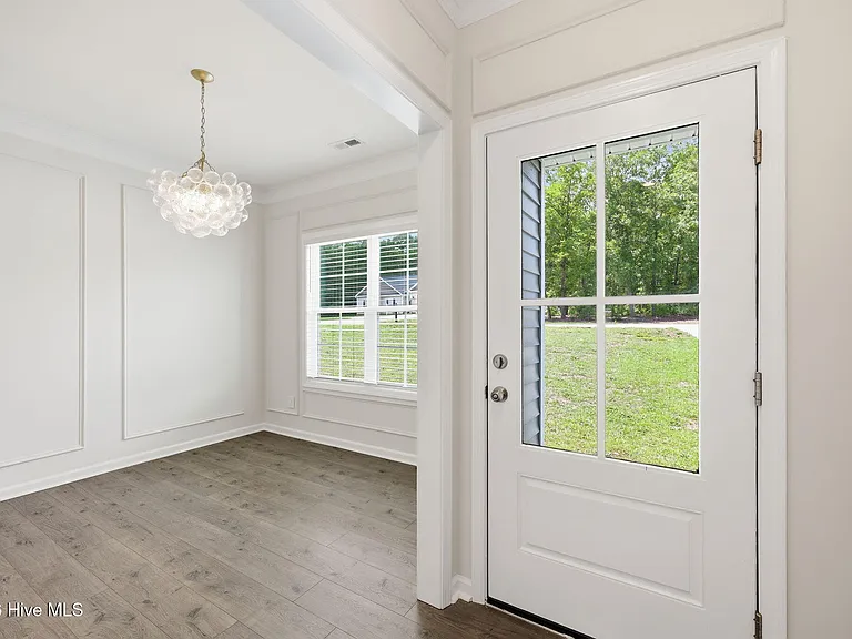 105 Village Dr — Photo 13