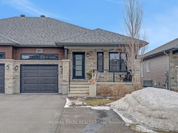715 Azure St, Russell, ON K4R 0E5