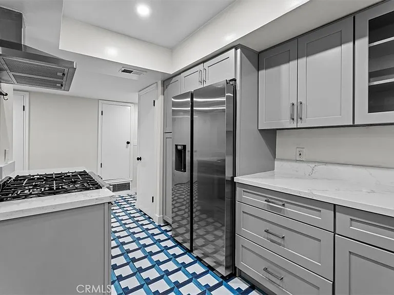 6752 Hillpark Dr #303 — Photo 3
