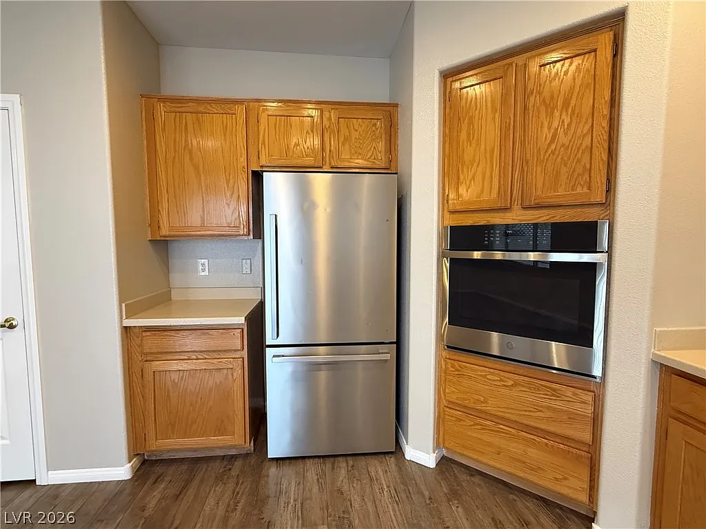 3 bed, 2.0 bath, 1672 sqft, $2,400 — Photo 3
