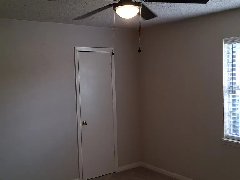 102 Cheryl St — Photo 23