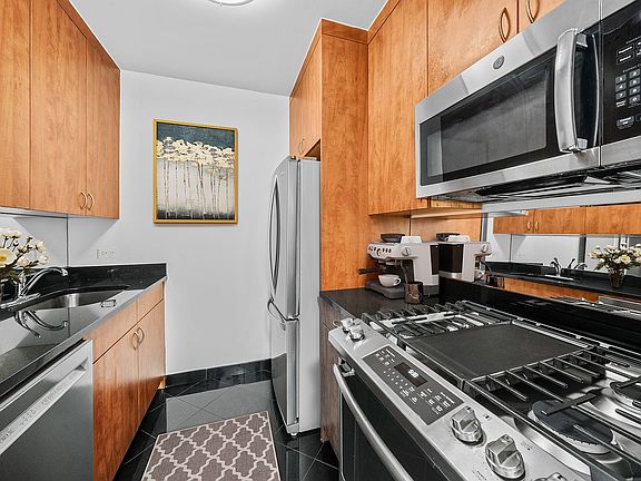 5th image of 265 E 66th St APT 10