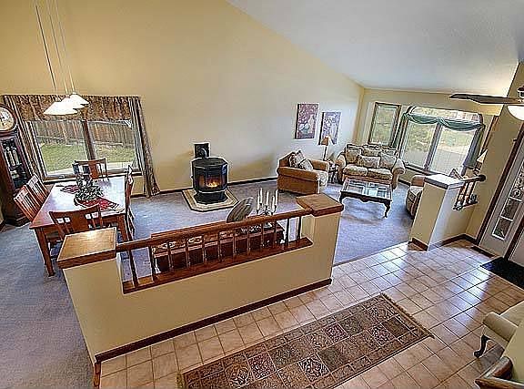 Spacious LR/DR w/ vaulted ceilings & energy saving pellet stove 
