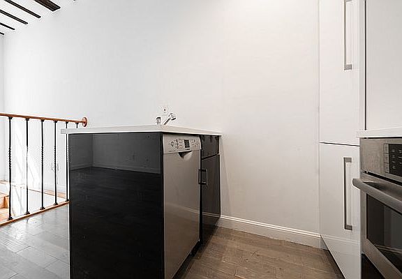 3rd image of 551 W 161st St #1B