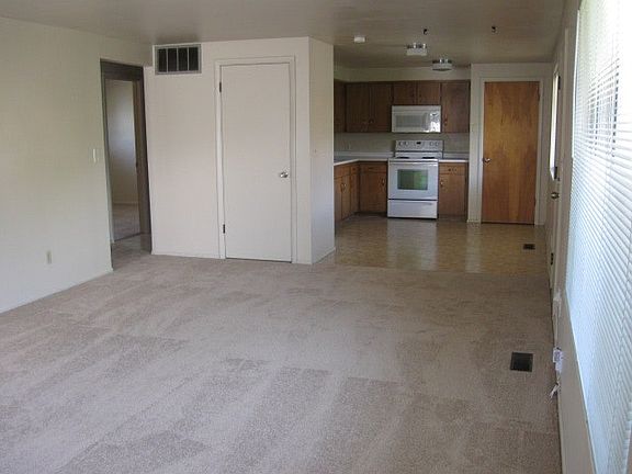 3rd image of 1656 E Phebe Ln