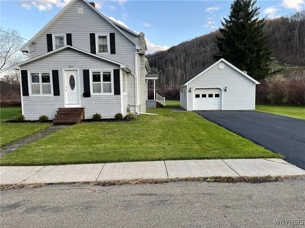 15 Smith St, Salamanca, NY 14779