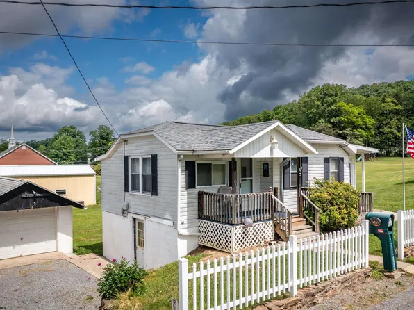 1501 Rose Ln, Fairmont, WV 26554