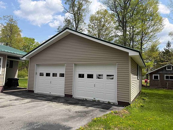2nd image of 384 Lake Rd