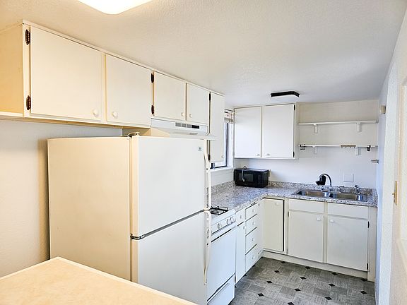 3rd image of 124 1/2 W Arroyo St