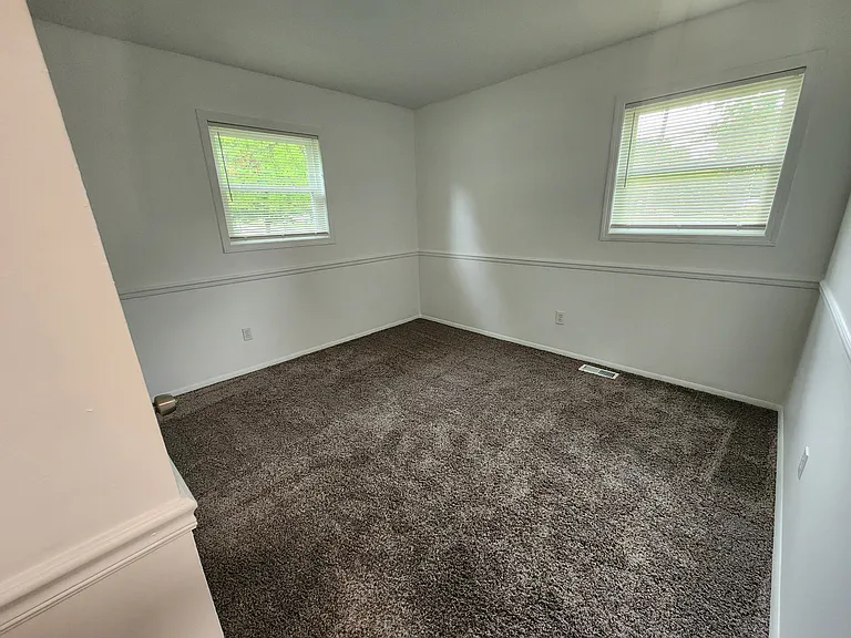 332 N River Rd — Photo 27