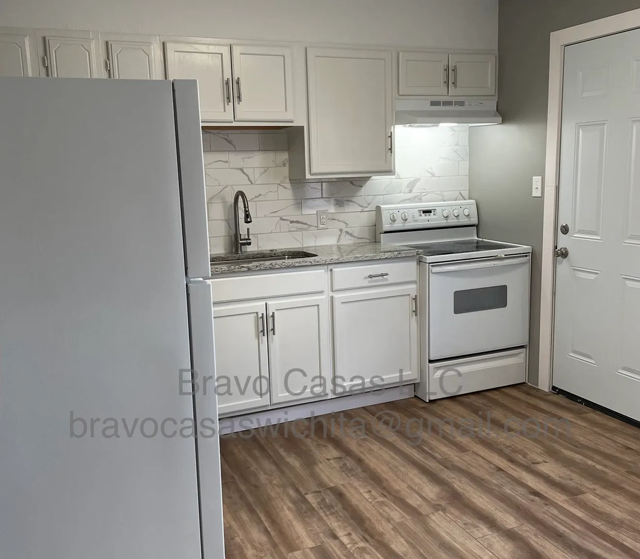 2221 S Glendale St — Photo 2