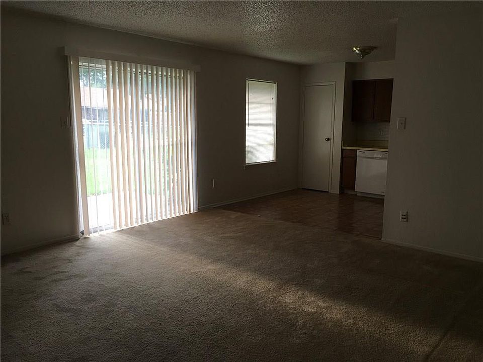 2nd image of 1400 Longshadow Ln