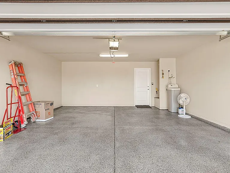 1176 N Crown King Ave — Photo 32