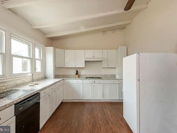 4th image of 235 Hermitage St