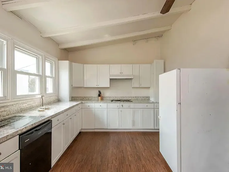 235 Hermitage St — Photo 4