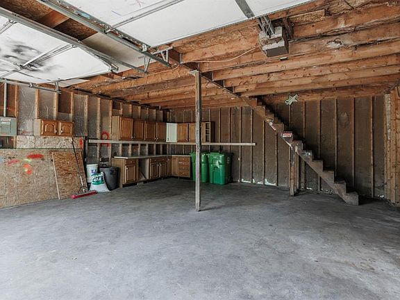 2nd image of 660 Fargo St