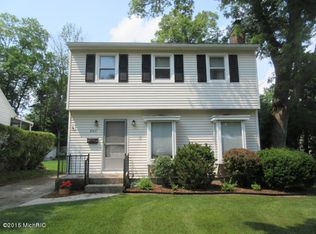 2163 Academy Dr NE, Grand Rapids, MI 49503