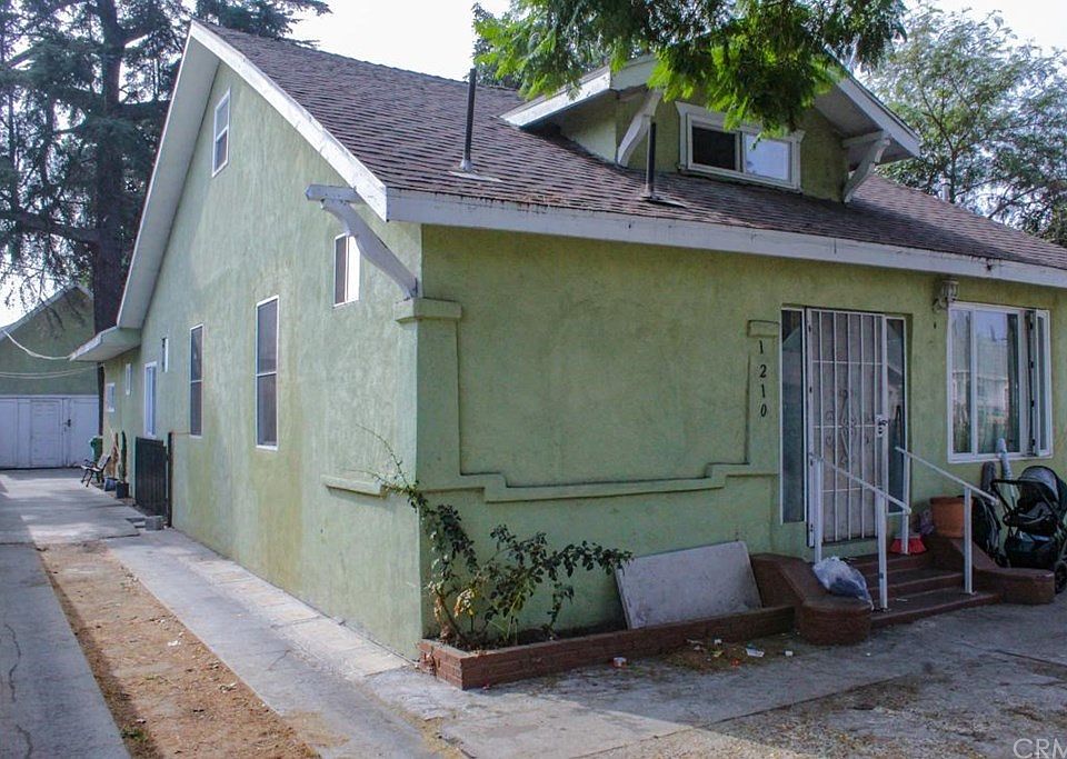 1st image of 1210 E 42nd Pl