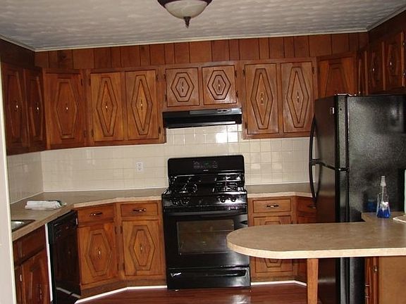 remodeled kitchen w/ NEW appliances
