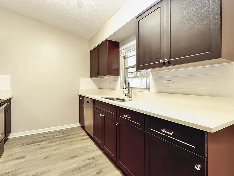 1828 Craven Dr — Photo 6