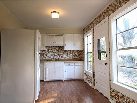 2nd image of 221 Hallvale Dr