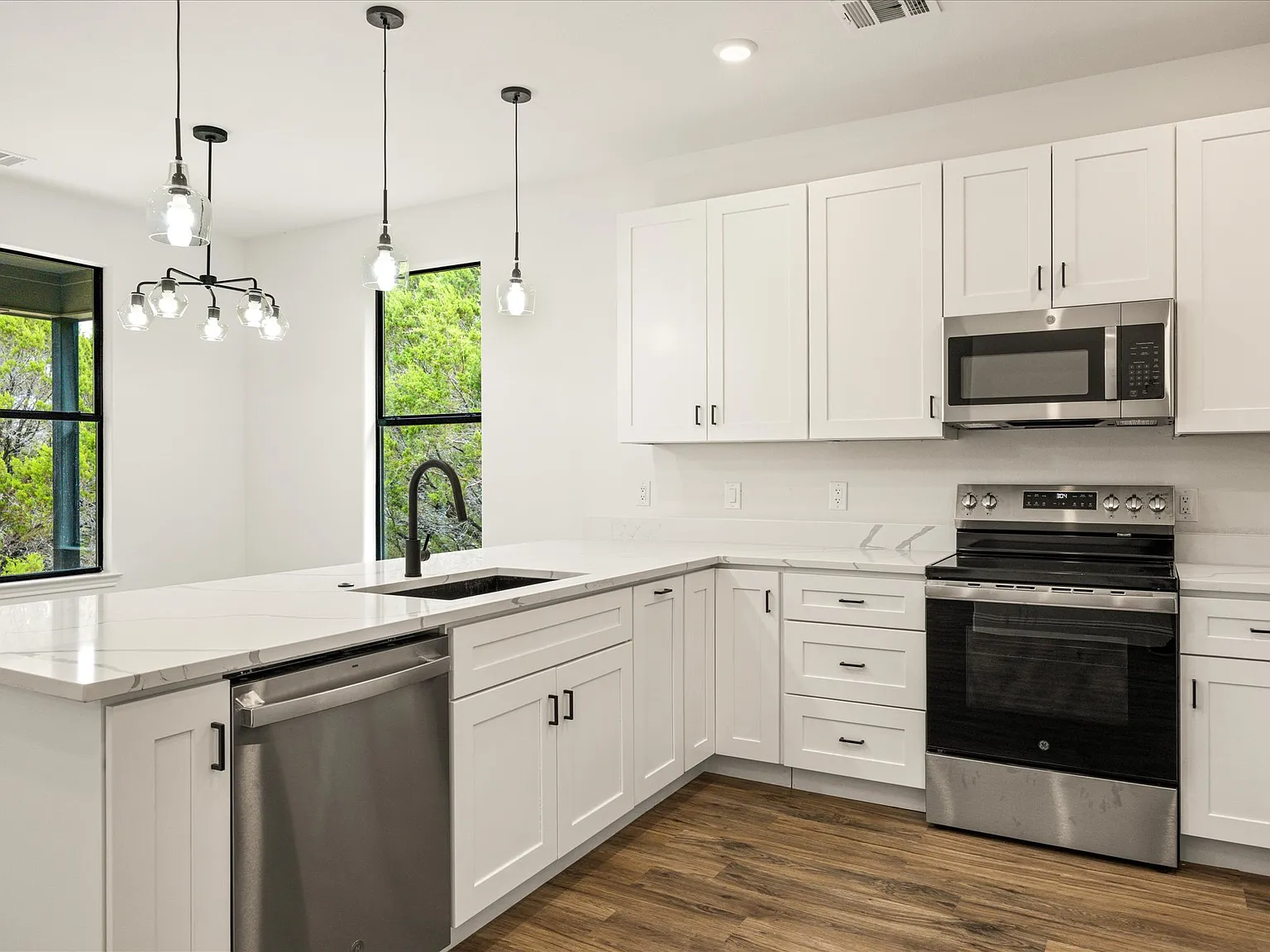 3 bed, 1443 sqft, $2,000 — Photo 3