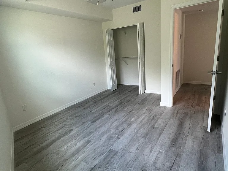219 S Grandview Ave — Photo 5