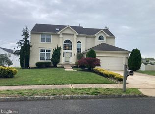 3 Waterview Dr, Sicklerville, NJ 08081