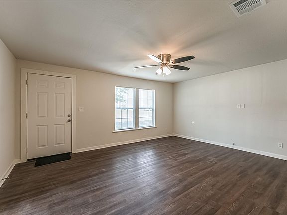 5th image of 118 S Avenue C