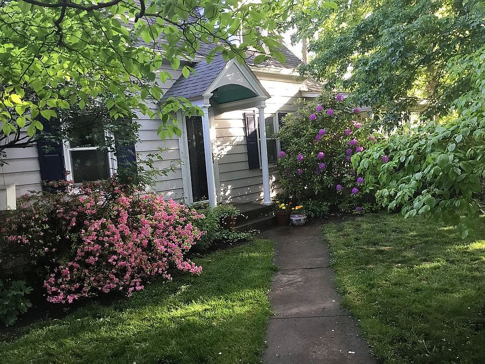 1st image of 403 Clay Cir